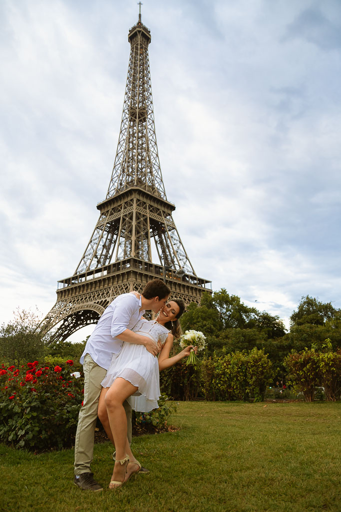 Couple kissing in front of Eiffel Tower