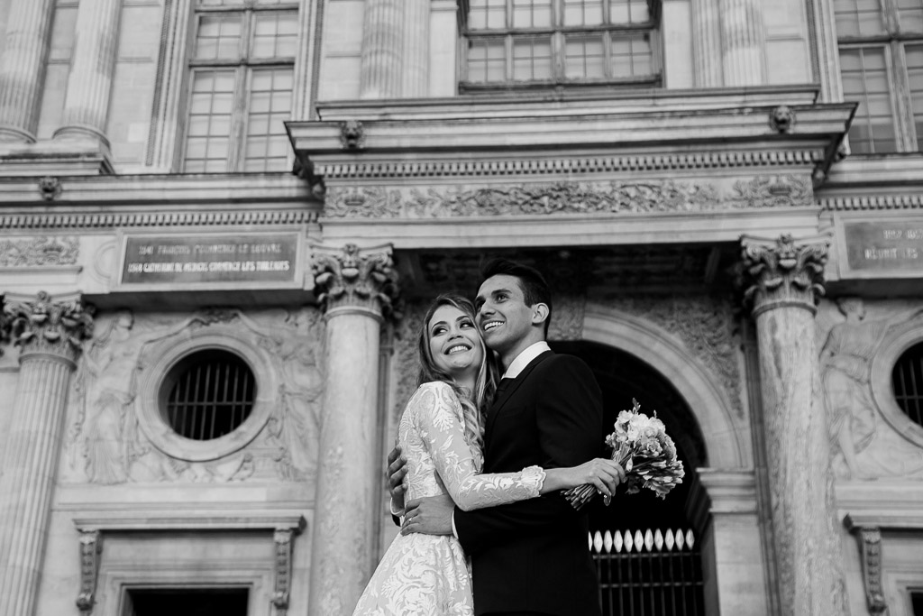 Elopement Wedding photographer - Bride and groom at Louvre