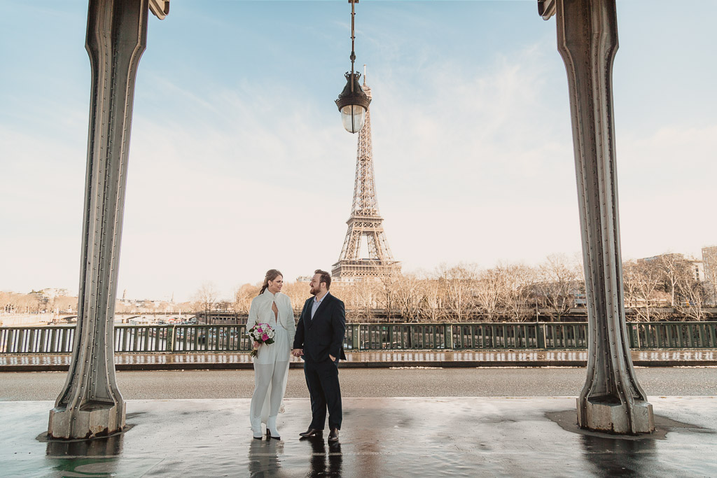 Elopement Wedding photographer - Couple photoshoot at Bir Hakeim bridge