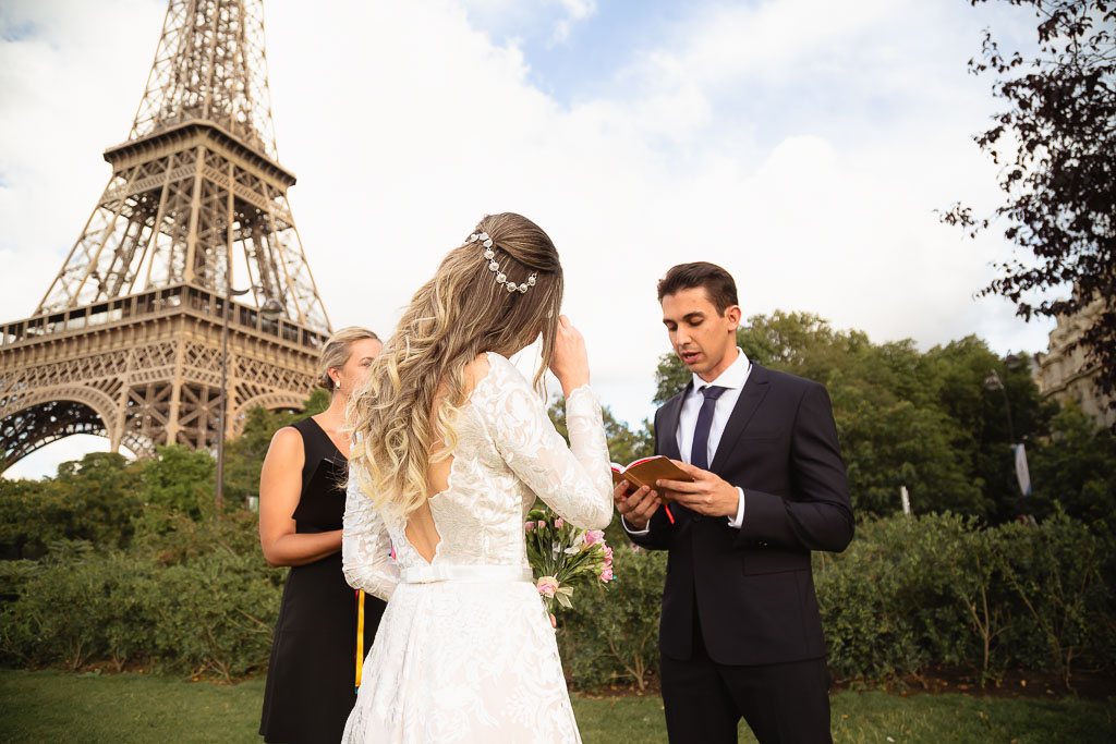 Elopement Wedding photographer - Vows exchanges wedding ceremony in Paris