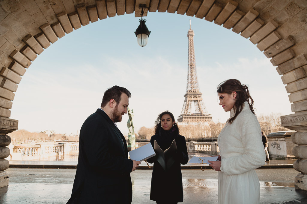 Elopement and wedding photographer in Paris
