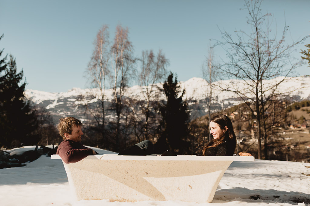 Ensaio de casal na banheira nos alpes suíços - Fotografo na Suíça e toda Europa