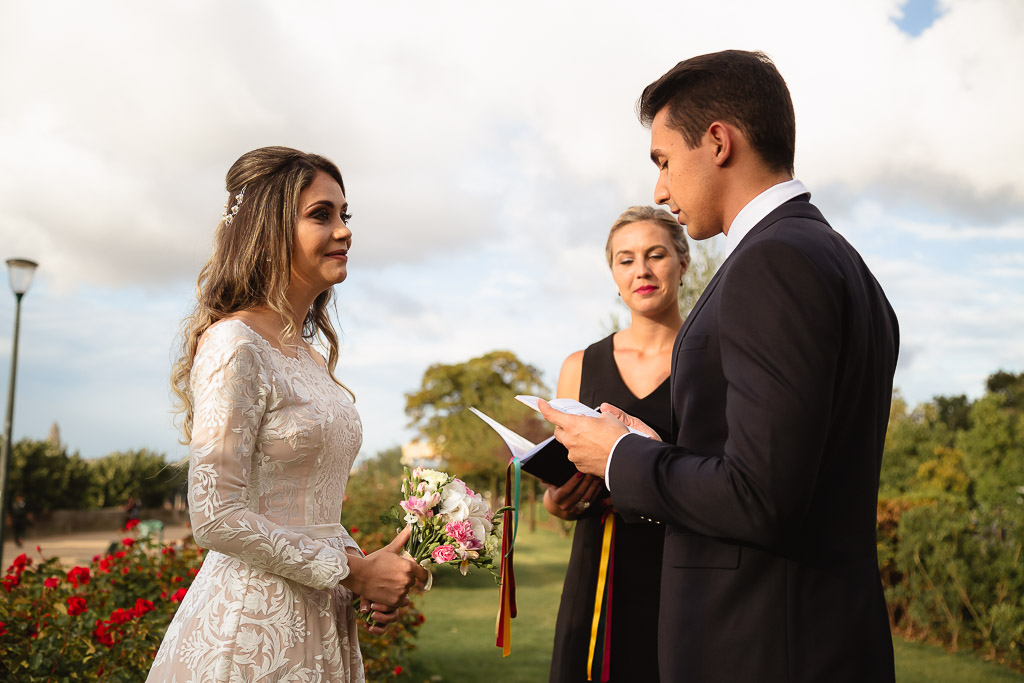 Fotografo brasileiro em Paris Casamento e Elopement - Vows exchanges wedding ceremony in Paris