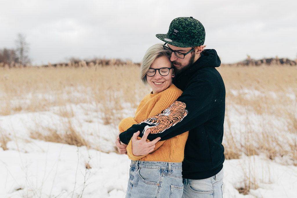 Fotógrafo brasileiro na Finlândia - Ensaio de casal na neve - Séance photo couple en Finlande à la neige