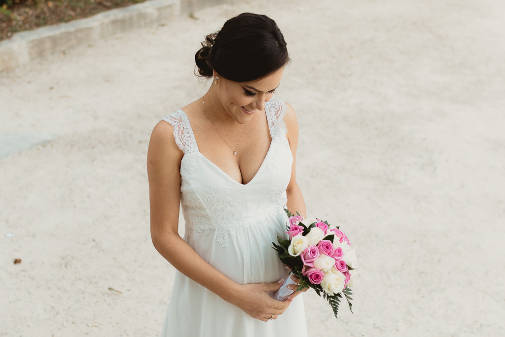 La beauté de la mariée avant l'entrée au Château du Prieuré