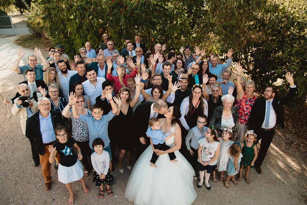 La photo de groupe du mariage