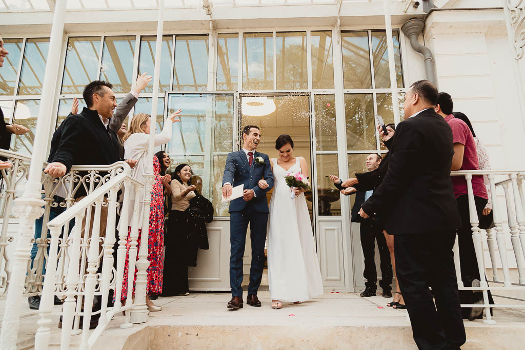 La sortie des mariés lors du mariage civil à la marie de Conflans-Sainte-Honorine