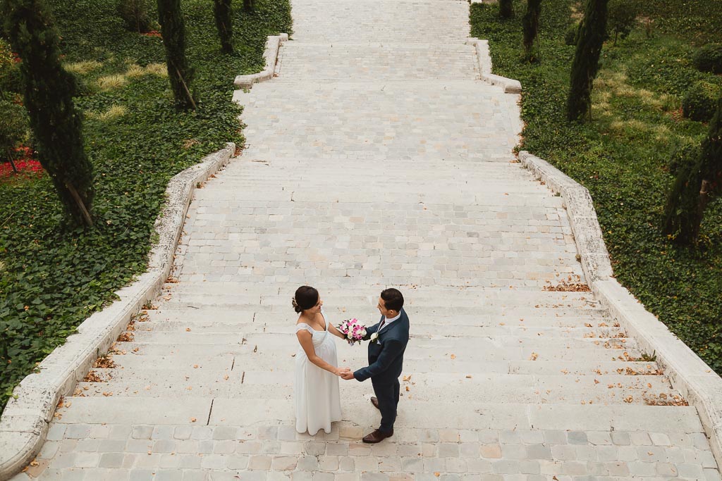 Les jardins du Château du Prieuré à Conflans-Sainte-Honorine un joli cadre pour la séance photo du couple