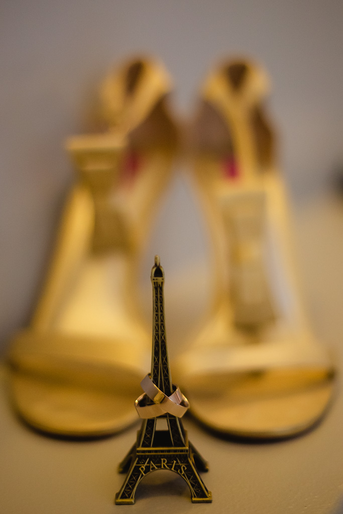 Paris photographer capture bridal details : rings & shoes for elopement wedding in Paris