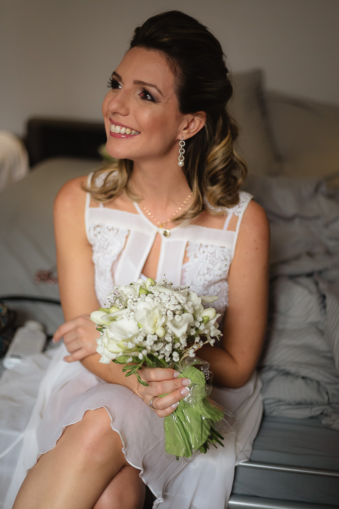 Paris photographer capture bride ready for the elepoment ceremony