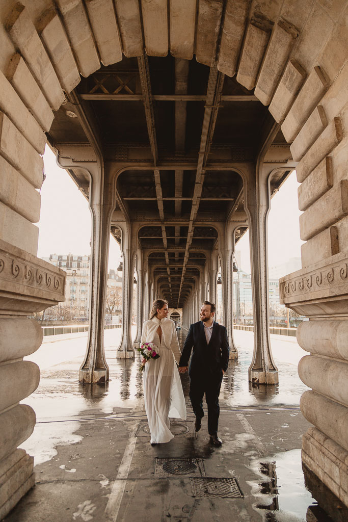 Photographe de mariage - A entrada dos noivos no elopement wedding, casamento em Paris