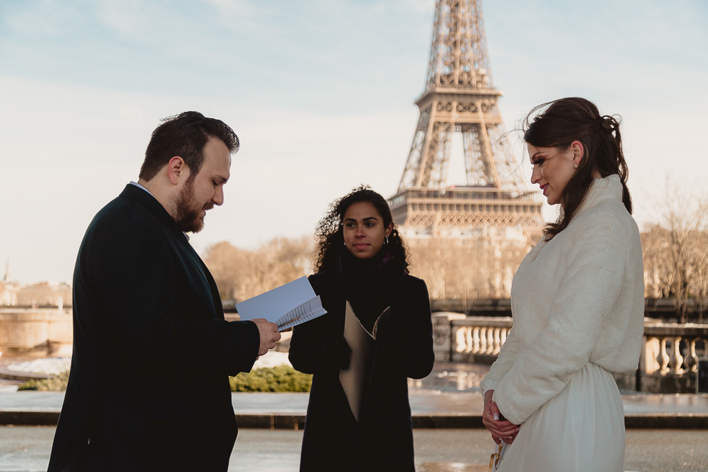 Photographe de mariage et elopement à Paris - Vows exchange in Paris