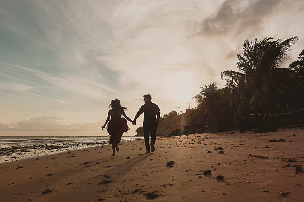 Photographe elopement et couples - Love session au lever du soleil à la plage