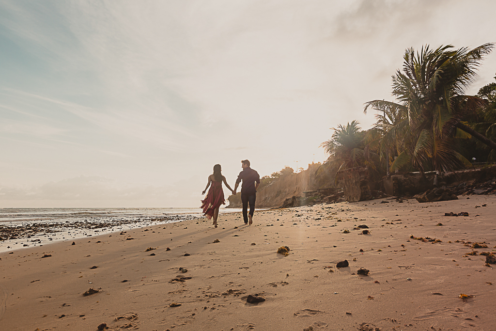 Photographe elopement et couples - Séance photo au lever du soleil à la plage