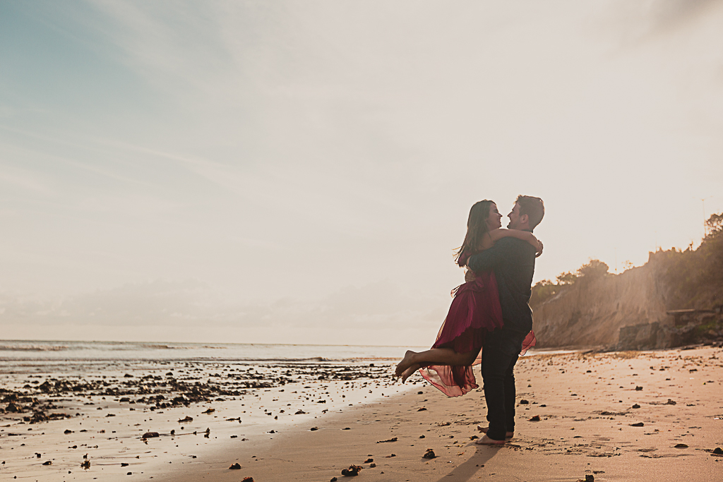 Photographe elopement et couples - Séance romantique à la plage