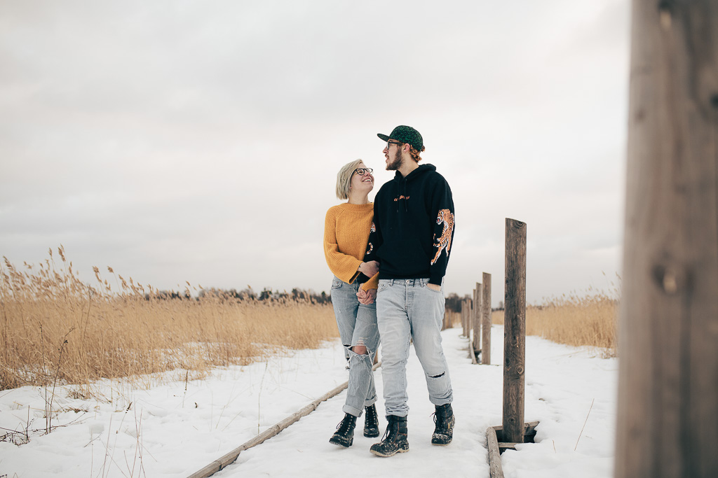 Photographe mariage et couples - neige séance photo à l'étranger en Finlande en hiver