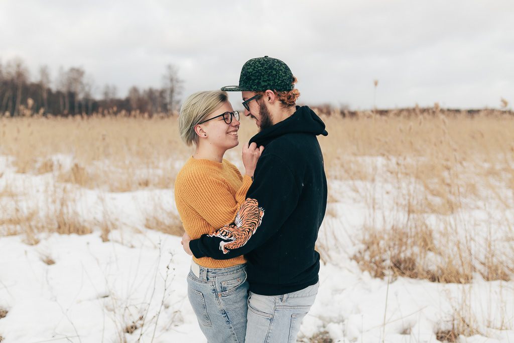 Séance photo couple en Finlande à la neige - Fotógrafa brasileira realiza ensaio de casal na neve da Finlândia