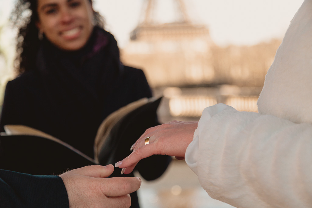 Troca das alianças em Paris - Échanges des alliances - Photographe de mariage Paris