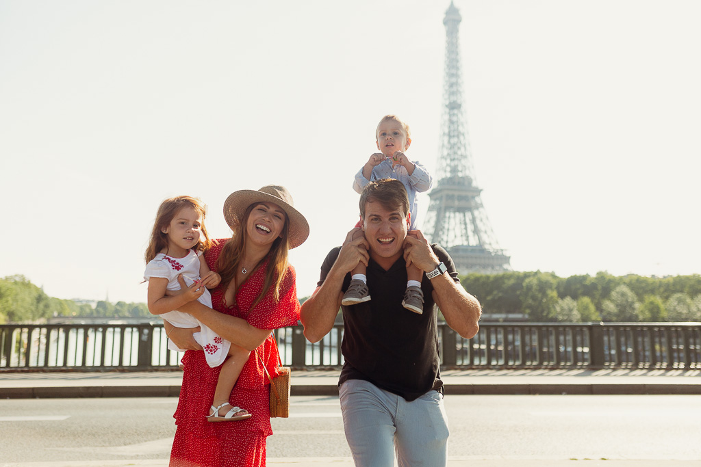 Séance photo famille en vacances à Paris - Souvenirs en famille - Photographe