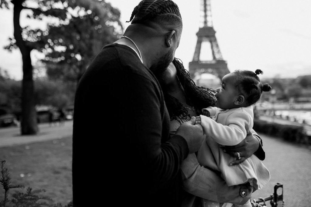 Photographe famille à Paris - Séance photo bébé et parents