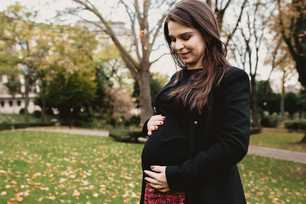Photographe femme enceinte Val de Marne et Paris - Séance grossesse en extérieur