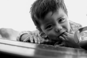 Photos spontanées de famille et bébé - Photographe lifestyle Saint-Maur Val-de-Marne