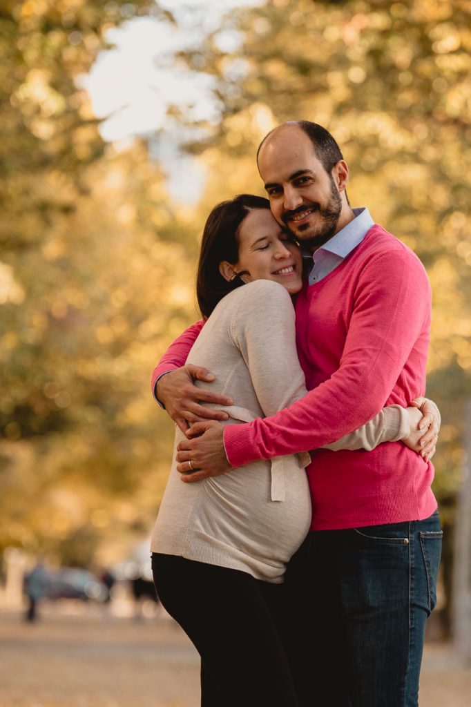Séance photo grossesse dans un parc en automne - Photographe lifestyle 94 Val-de-Marne
