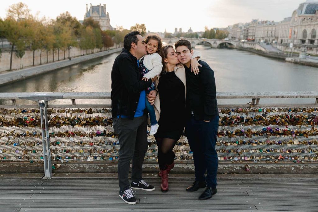Shooting famille à Paris bords de Seine - Photographe Paris et Val de Marne