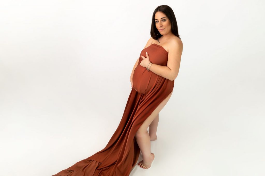 Photographe grossesse artistique en studio à Saint-Maur-des-Fossés