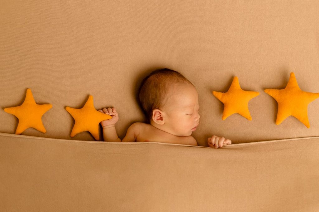 Photographe naissance newborn posing - Home studio à Saint-Maur-des-Fossés