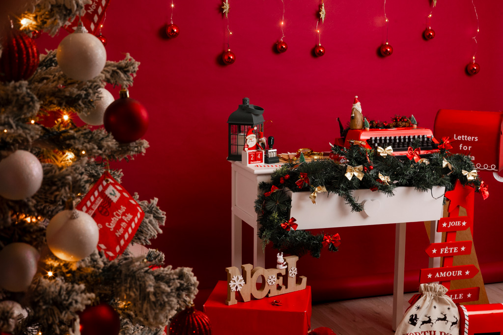 Photographe à Saint-Maur, décor de Noël “Les lettres pour le Père Noël”.