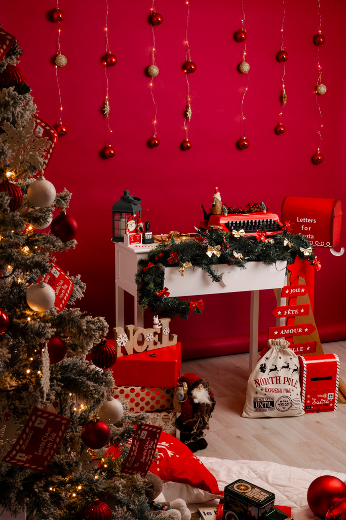 “Dear Santa” dans un décor de Noël au studio photo de Saint-Maur.